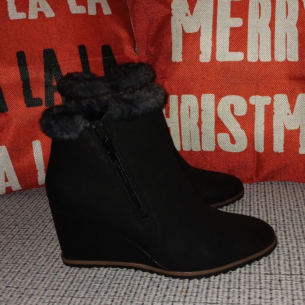 Booties size 8 1/2, smoked black color, brand: soul naturalizer.